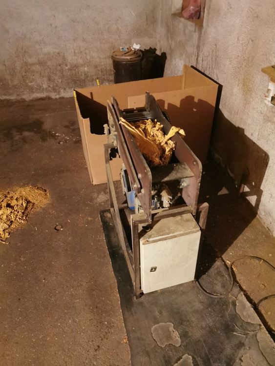 Един тон тютюн, близо тон и половина алкохол и 18 800 къса цигари са иззети при полицейска акция в Пловдивско