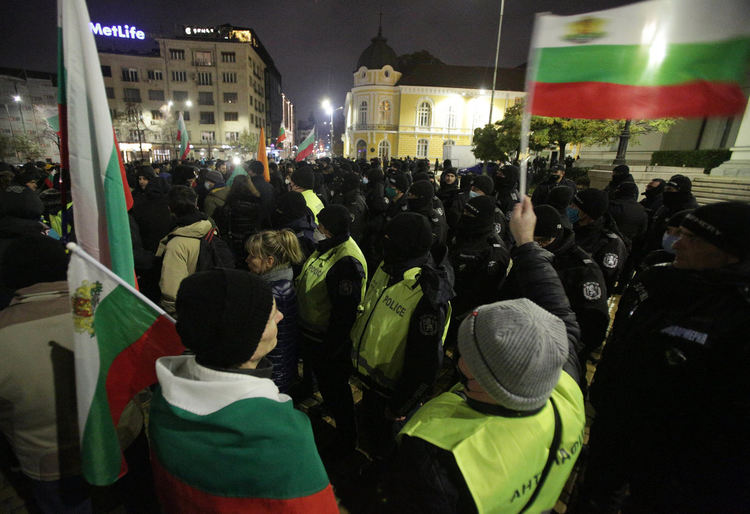 Петима задържани на Всенародния митинг-протест