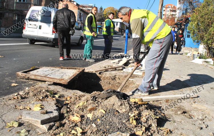 Ремонтират тротоара около новите хидранти по Кърджалийска