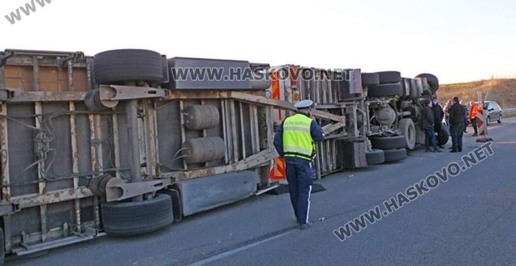 Турски тир се обърна на магистрала “Марица”