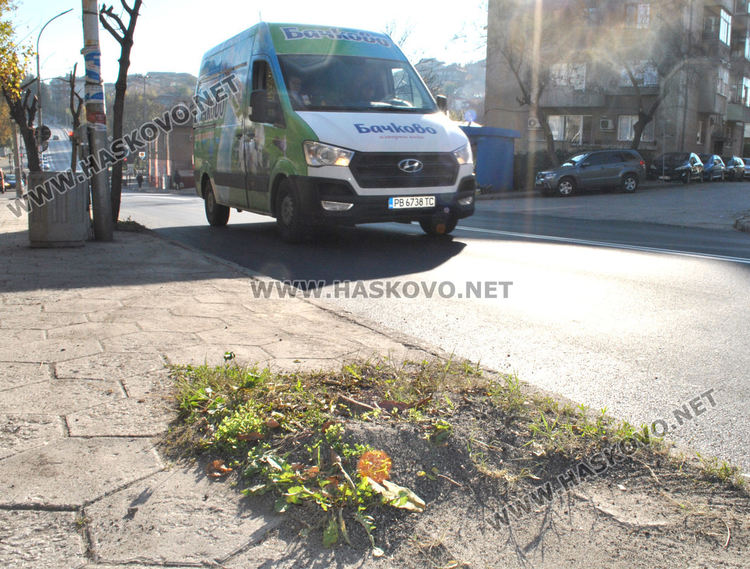 Ремонтират тротоара около новите хидранти по Кърджалийска