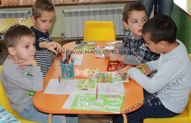 Родителите решават сами дали да пращат децата си в предучилищните групи.Извиняват им отсъствията със заповед на министъра