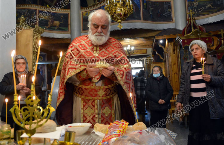 Тържествена литургия за Света Екатерина