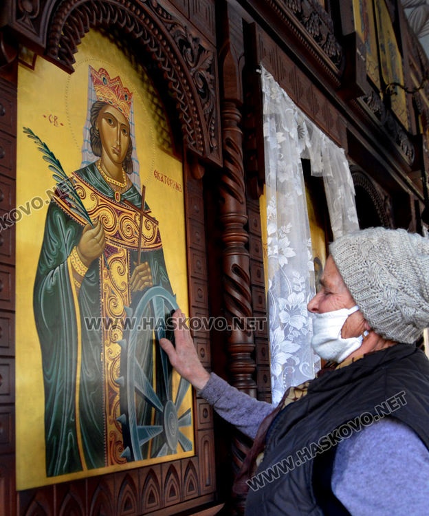 Тържествена литургия за Света Екатерина