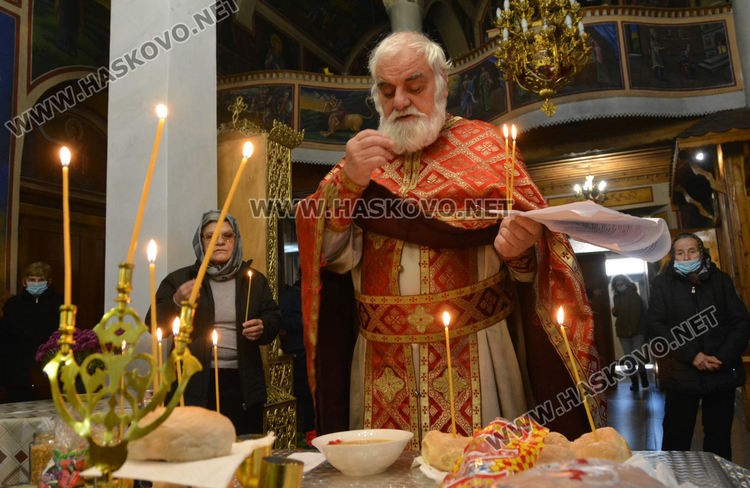 Тържествена литургия за Света Екатерина