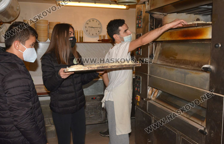 Седмокласници от училище “Климент“ с акция за бедните и самотни хора