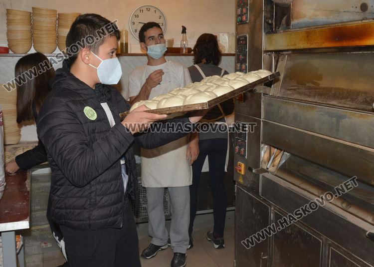 Седмокласници от училище “Климент“ с акция за бедните и самотни хора