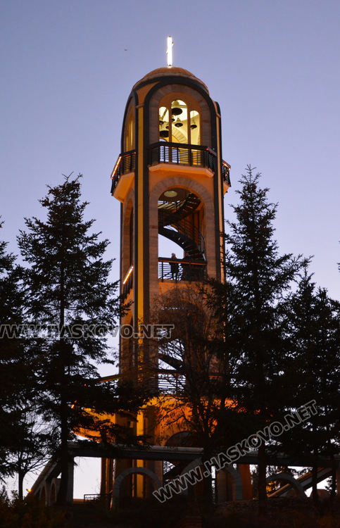 Камбанарията в Хасково светна в оранжево в Международния ден за борба с насилието над жени 