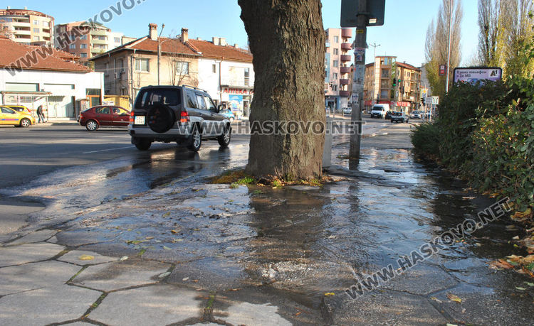 Хасковлии сигнализираха за авария на тротоара край улица „Стара планина“