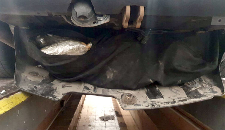 Арестуваха сърбин с близо 20 кг канабис, скрит в Субару