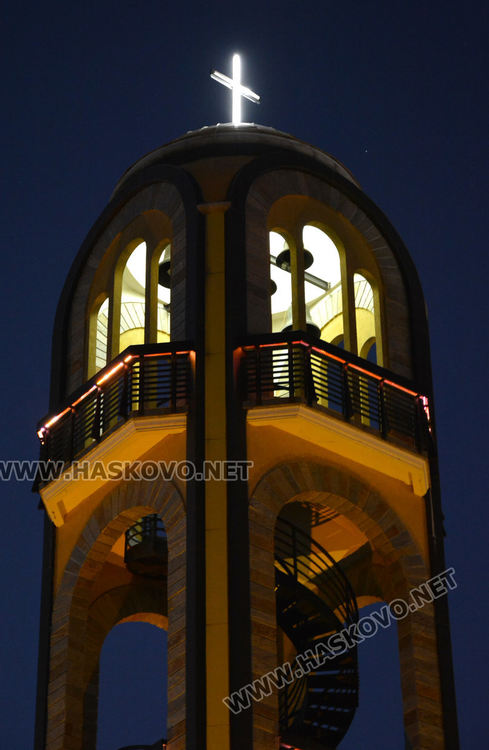 Камбанарията в Хасково светна в оранжево в Международния ден за борба с насилието над жени 