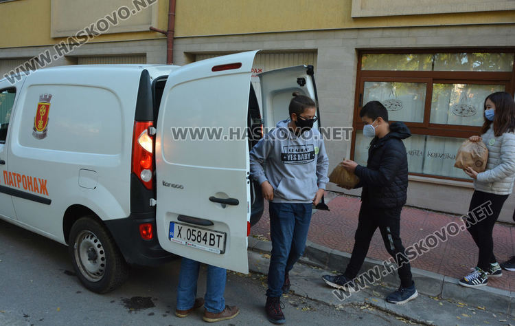 Седмокласници от училище “Климент“ с акция за бедните и самотни хора