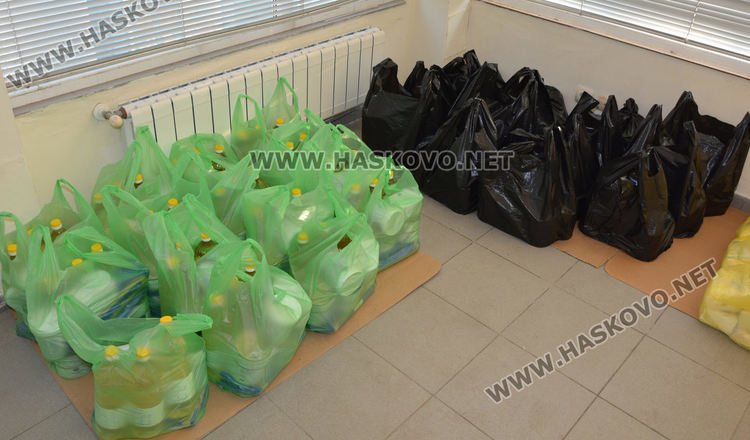  Носят по домовете на социално слаби  храни и хигиенни материали