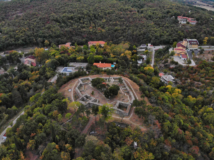 Историята за крепостта „Свети дух“ в Минерални бани 
