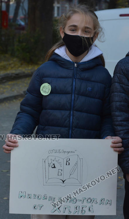 Седмокласници от училище “Климент“ с акция за бедните и самотни хора