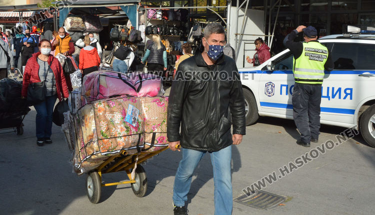 Пазарът в Димитровград остава да работи, според мерките на правителството