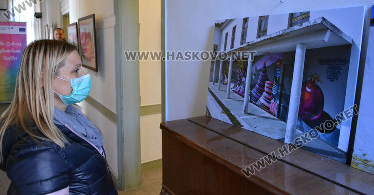 Красота за очите и радост за сърцето в пътуващата изложба „Цветове“