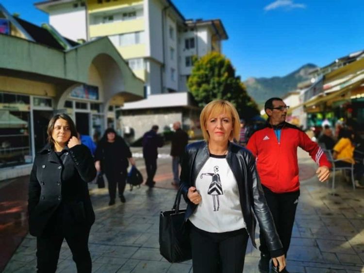 Мая Манолова открива офис на "Изправи се.БГ" в Смолян  