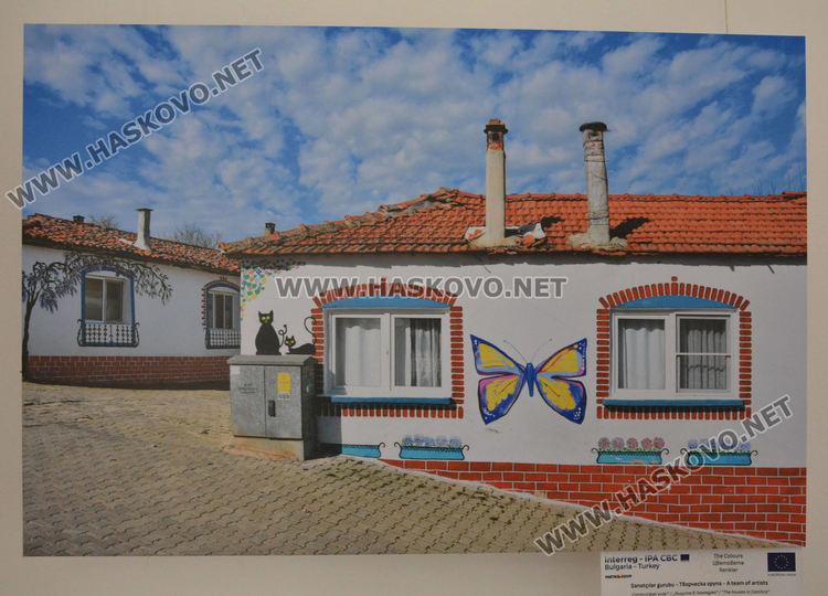 Красота за очите и радост за сърцето в пътуващата изложба „Цветове“