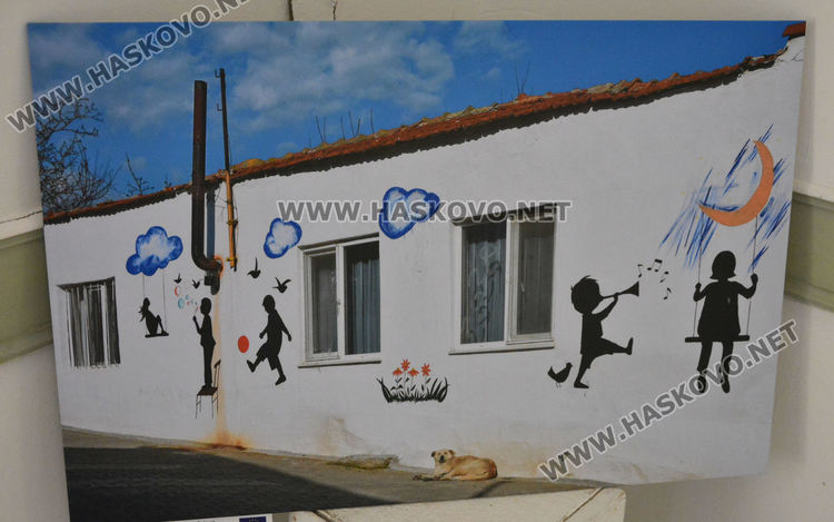 Красота за очите и радост за сърцето в пътуващата изложба „Цветове“