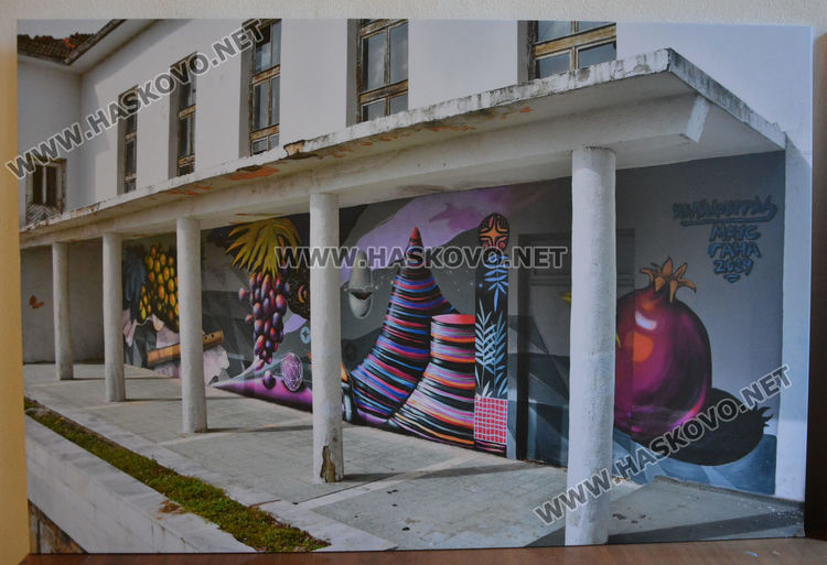 Красота за очите и радост за сърцето в пътуващата изложба „Цветове“