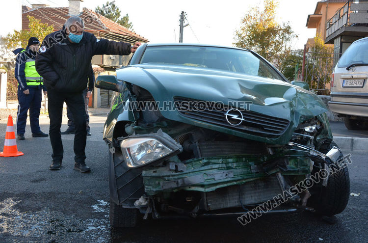 28-годишен пострада при катастрофа на ул. "Македония" 