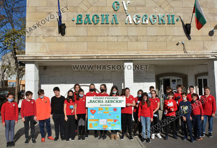 Ученици от „Васил Левски“ подпомагат МБАЛ-Хасково в битката с коронавируса