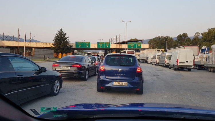 Българите пътували повече в чужбина този октомври, отколкото преди година