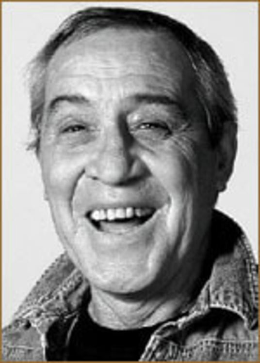 Отиде си актьорът Иван Златарев, една от последните му роли е в емблематичния спектакъл "Чичовци" на на РДТ