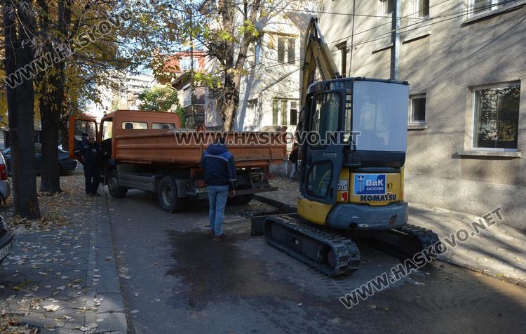 Центърът на Хасково остана без вода заради запушена тръба