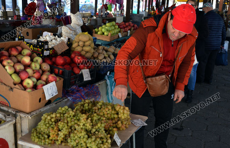 Изгониха търговците от Бабиния пазар, някои се преместиха на Зеленчуковия