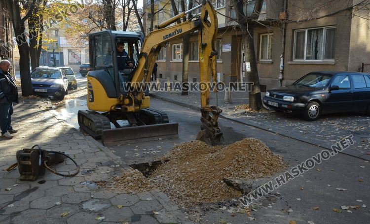 Центърът на Хасково остана без вода заради запушена тръба