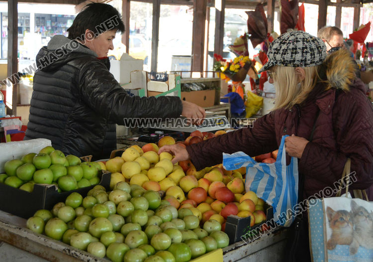 Изгониха търговците от Бабиния пазар, някои се преместиха на Зеленчуковия