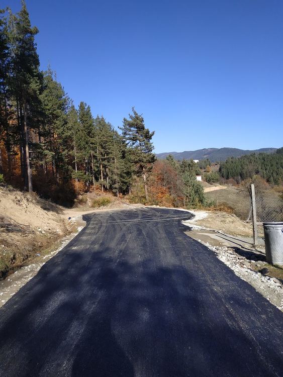 И в село Давидково се радват на нов асфалт