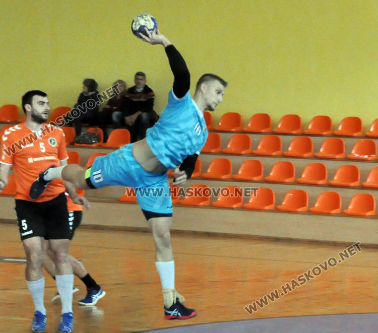 Хандбалистите на „Асти” измъчиха водача в „А” група, но загубиха у дома