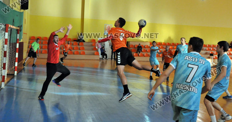 Хандбалистите на „Асти” измъчиха водача в „А” група, но загубиха у дома