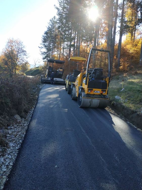 И в село Давидково се радват на нов асфалт