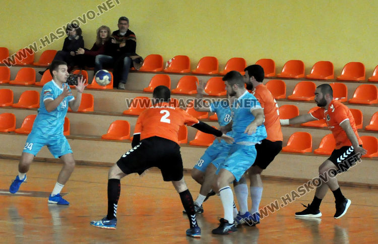 Хандбалистите на „Асти” измъчиха водача в „А” група, но загубиха у дома