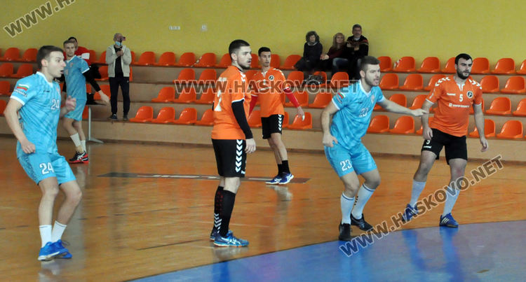 Хандбалистите на „Асти” измъчиха водача в „А” група, но загубиха у дома