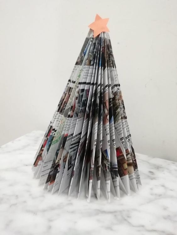 Стотици деца представиха коледна украса от рециклирани материали