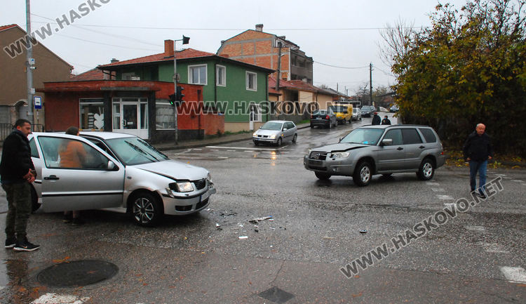 Бивш зам.-кмет на Хасково блъсна Фолксваген, двама в болница