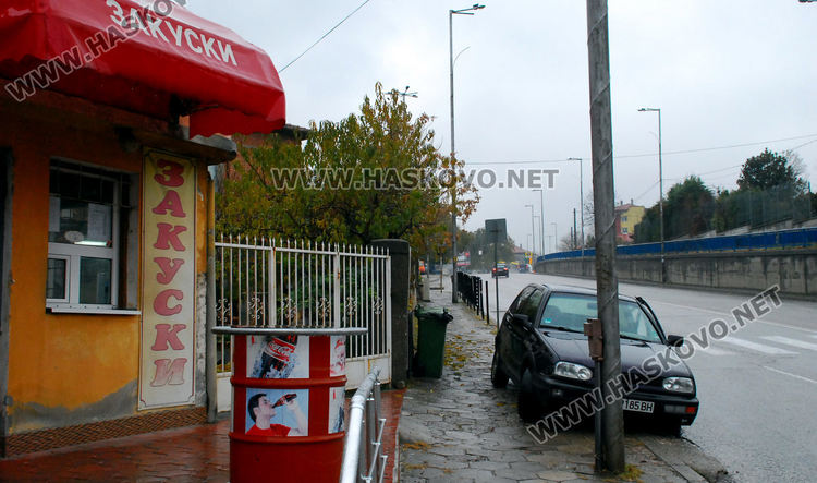 Пиян шофьор се заби в площадка на закусвалня на Кърджалийска