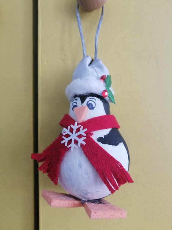 Стотици деца представиха коледна украса от рециклирани материали