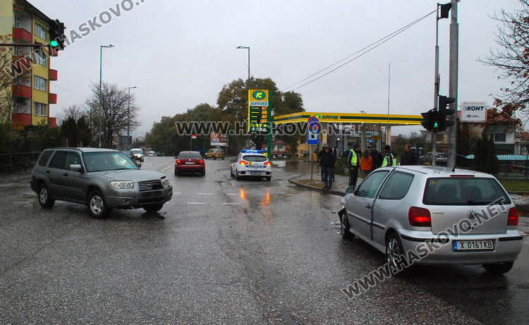 Бивш зам.-кмет на Хасково блъсна Фолксваген, двама в болница