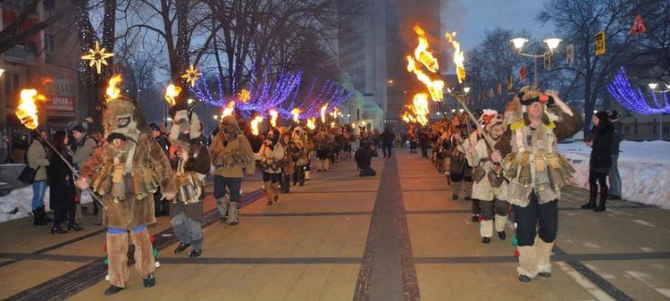 Библиотечна експозиция в Перник разказва за създателя на фестивала "Сурва"