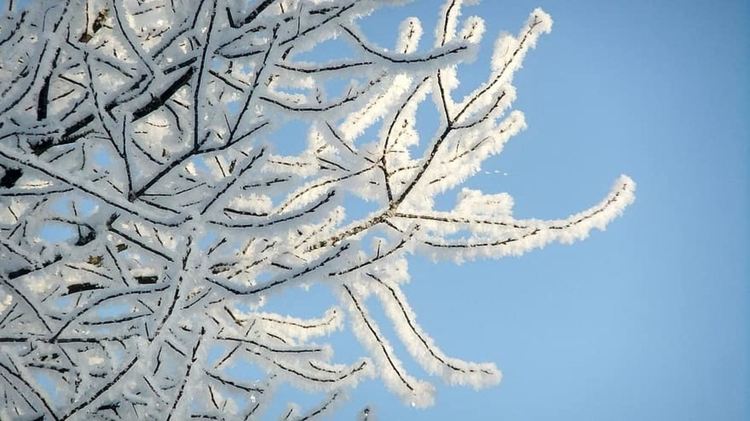 Слънцето пробива през облаците