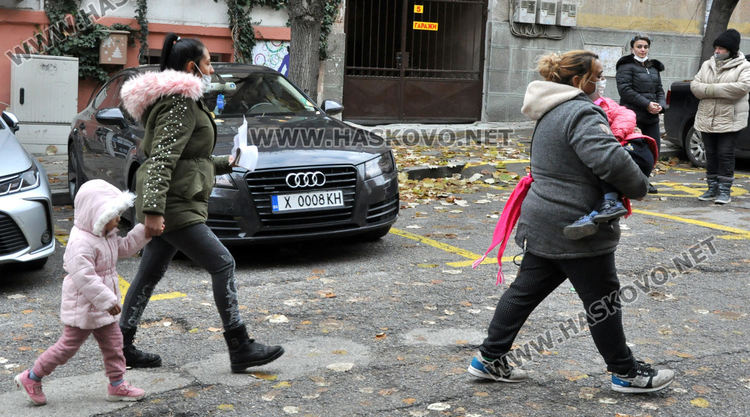 73 заявки за помощ за семейства с деца в ситуацията на коронавирус в Хасково