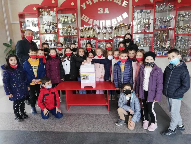 Славейковчето Васко продължава борбата за живот