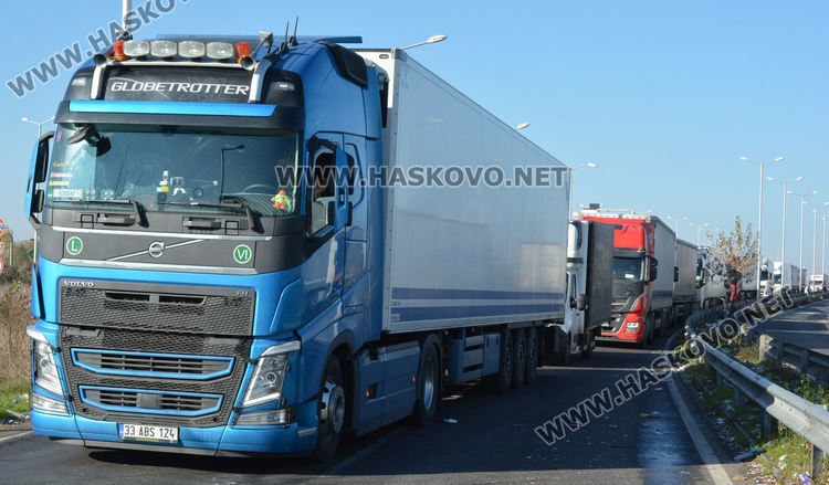 Шофьори излязоха на протест на българо-турската граница заради забавяне 