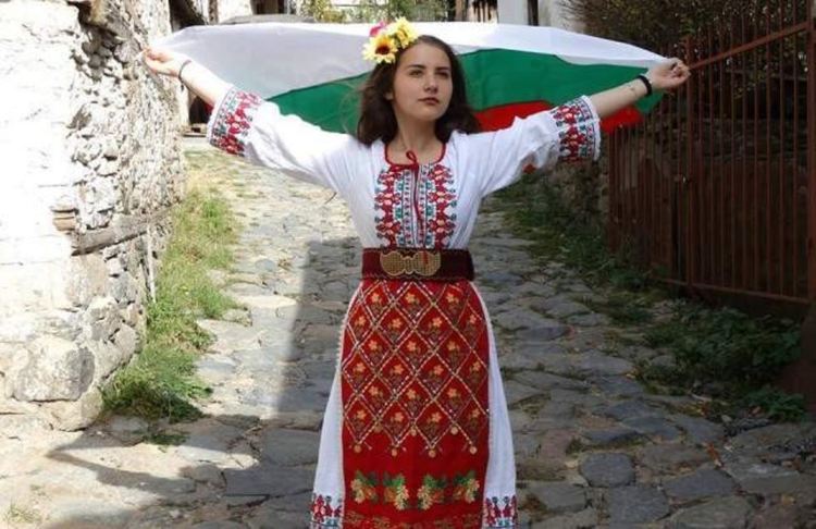 101 деца греят в календара на конкурса "Аз раста патриот"